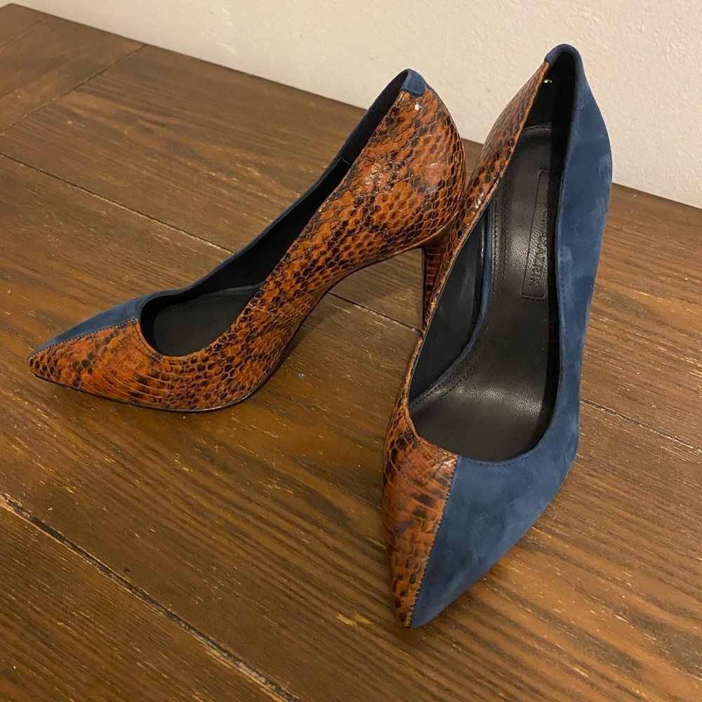 BCBGMAXAZRIA Nia Mixed Media Suede Snake Heels 7
